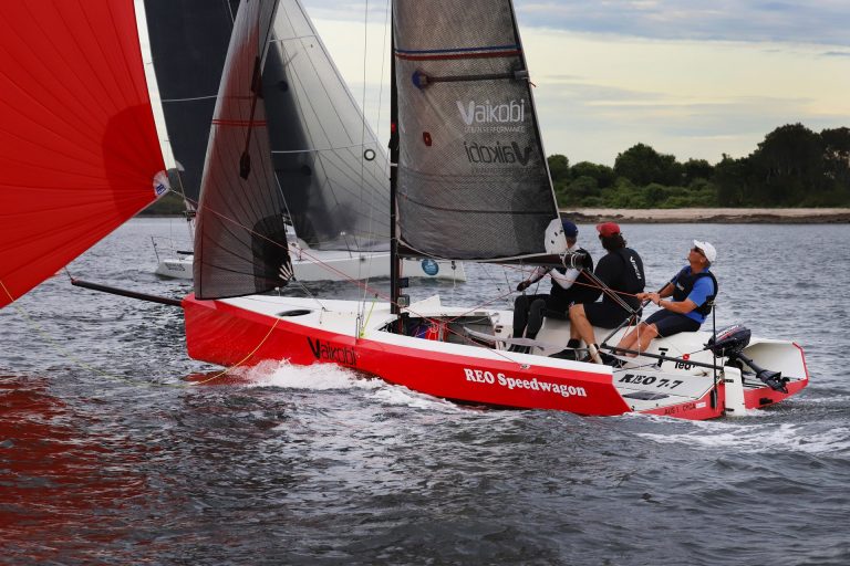ROE 7.3 Bateau voilier de compétition